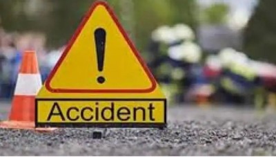 Jharkhand's tragic road accident kills father and son on the spot, injures a relative