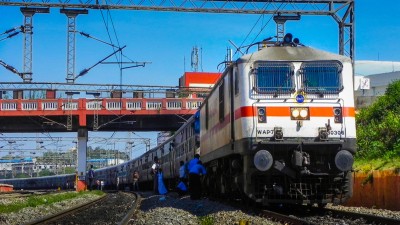 हिंदुस्तान की सांसें चलाती है रेलगाड़ी, लॉकडाउन में कह रही मन की बात