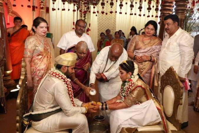 Kumaraswamy's son married in royal style, lockdown vanishes