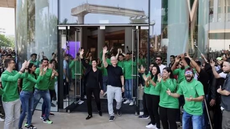 India's first Apple store opens in Mumbai