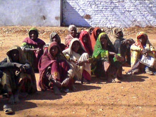 Tribals are suffering from hunger, eating bread of animal's grains