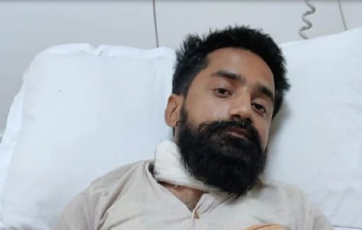 'Sword hit me on my neck...', said the man injured in Jahangirpuri violence - attackers were Bengali Muslims