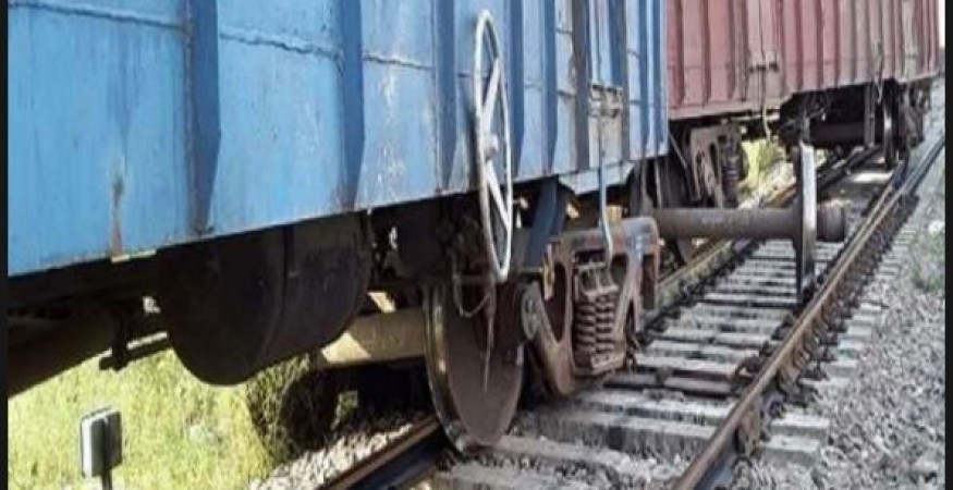 पंजाब: रेलवे ट्रैक पर आए आवारा मवेशी, मालगाड़ी के 16 रैक बेपटरी