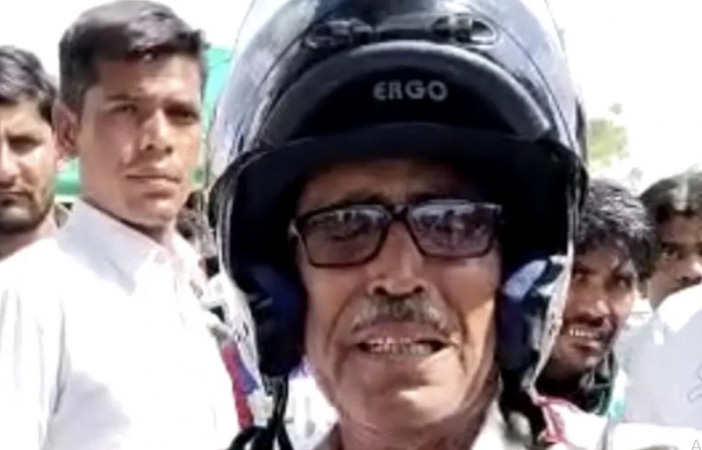 'मंत्री जी की कोठी पर आ जाना..', रईसजादे ने पुलिस पर झाड़ा रौब, बीच सड़क पर फूट-फूटकर रोया हेड कांस्टेबल, Video