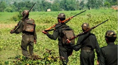 Naxals kill tribal leader on suspicion of informers, incident in Chhattisgarh