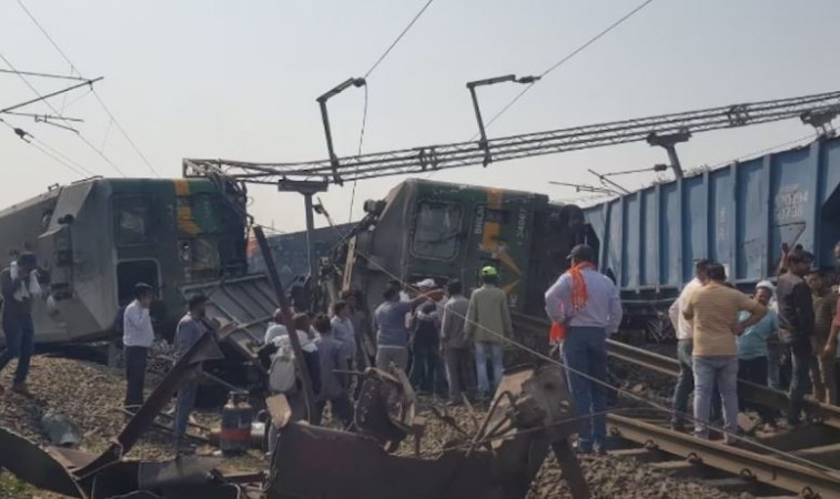 Two goods trains collided with each other, loco pilot died
