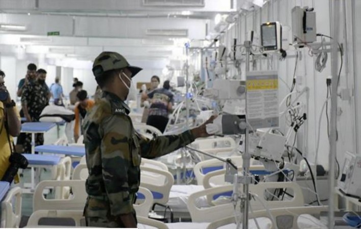 दिल्ली पुलिस ने बचाई 35 कोरोना मरीजों की जिंदगी, अस्पताल में पहुंचाए 20 ऑक्सीजन सिलिंडर