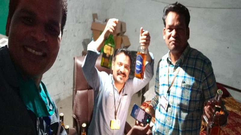 Three Patwari gets suspended for drinking liquor during lockdown, photo went viral