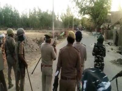 UP Panchayat Election: Violence during voting in Pratapgarh, voting will be held again at 8 booths