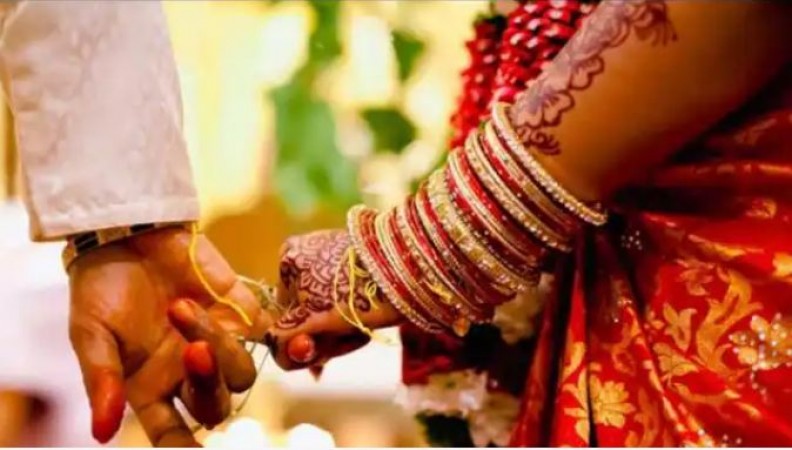 Father of 3 children goes to work in Gujarat got married, first wife complains to police