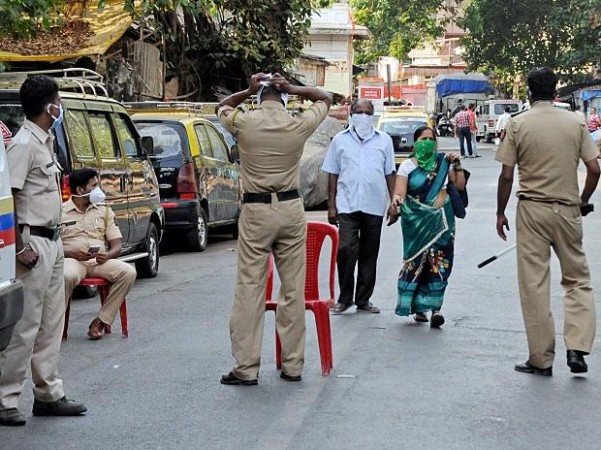 Police punished violators of lockdown in Indore, Watch video here