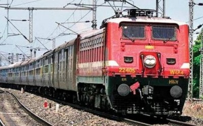 शाहजहांपुर में दर्दनाक हादसा, रेलवे क्रॉसिंग पर ट्रेन ने कई वाहनों को मारी टक्कर, पांच की मौत