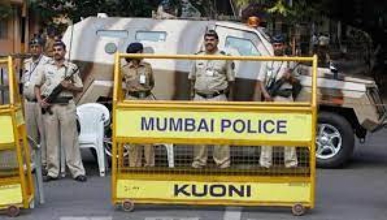 लॉकडाउन लगने के कारण गर्लफ्रेंड से नहीं मिल पा रहा था शख्स, मुंबई पुलिस ने दिया ये मजेदार जवाब