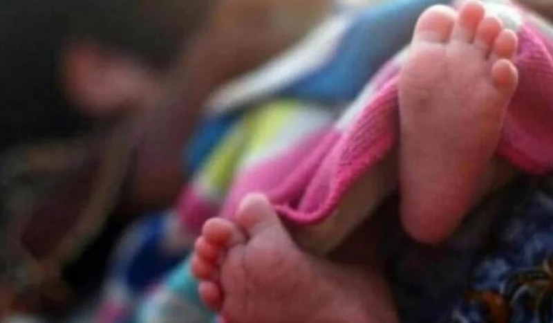 The newborn fell on the ground after slipping from the nurse's hand, told the mother - a dead child was born