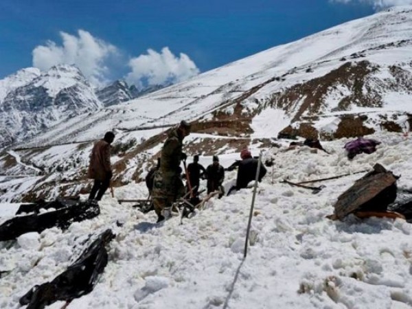 उत्तराखंड हिमस्खलन में मरने वालों की संख्या बढ़ी, अब तक 384 लोग किए गए रेस्क्यू