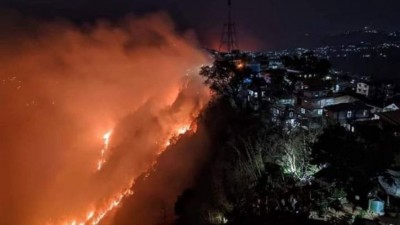 मिजोरम अग्निकांड: 32 घंटों से धधक रही आग शहरों में पहुंची, राहत कार्य में जुटी वायुसेना