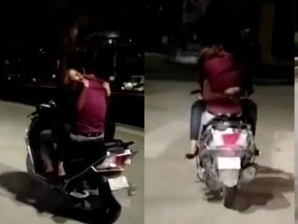 VIDEO! चलती स्कूटी में बीच सड़क पर कपल ने फैलाई अश्लीलता, पुलिस ने उतारी खुमारी