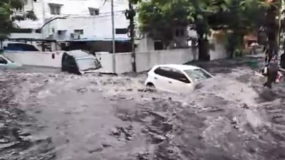 Video: Torrential rains lash Hyderabad, roads become rivers, vehicles seen floating