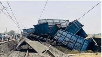 Train accident at Bharthana railway station in Etawah, several coaches of goods train derailed