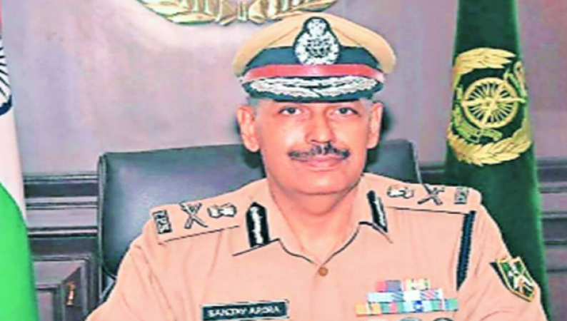दिल्ली पुलिस को मिला नया कमिश्नर, जानिए कौन हैं IPS संजय अरोड़ा