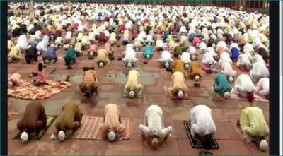 Namazis offered namz in Jama Masjid on Bakrid