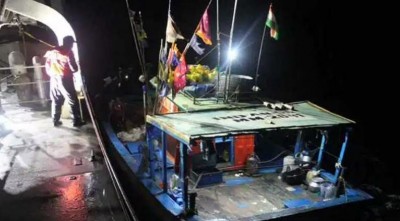 Indian Navy saves 7 fishermen, injured undergoing treatment