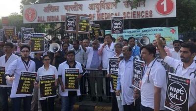 दिल्ली में 50 हजार मरीजों पर संकट, NMC के विरोध में हड़ताल पर डॉक्‍टर्स