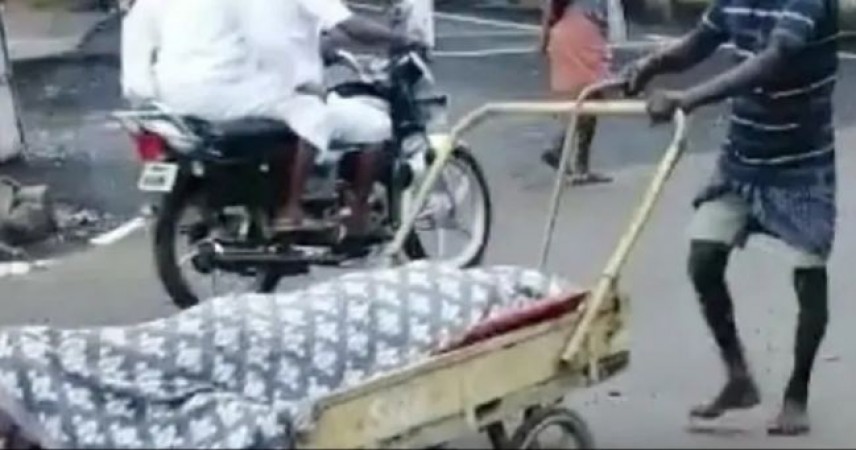 Tamil Nadu: Man carries mother’s body on trolley rickshaw as ambulance not available