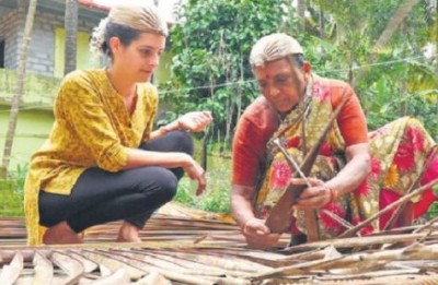 भारत की यात्रा के दौरान लग गया लॉकडाउन, स्पेन की युवती ने गांव में रहकर सीखी धान की रोपाई