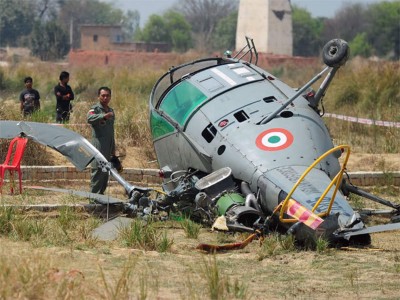 पंजाब के पठानकोट बचाव अभियान में भारतीय सेना का हेलीकॉप्टर हुआ दुर्घटनाग्रस्त