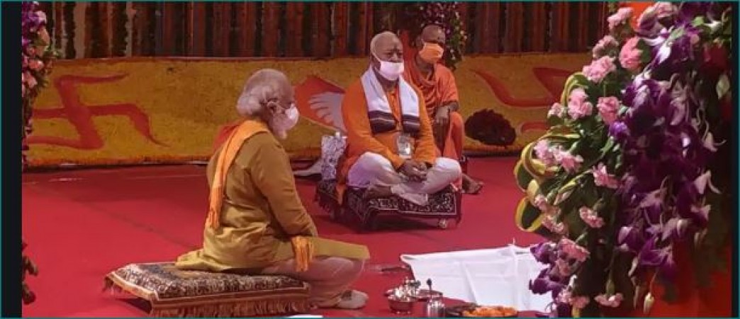 Priest who performed Bhoomi Pujan asked PM Modi for this in Dakshina