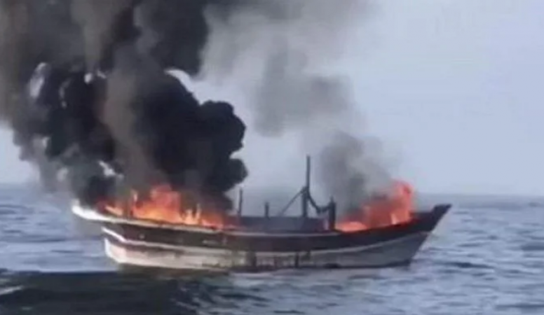 A massive explosion in a sand-laden boat in the Ganga, killing 4 labourers.