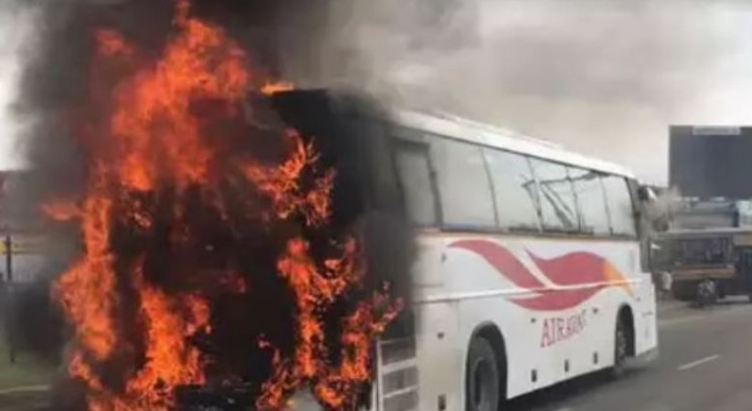 चलती बस में अचानक लगी भयंकर आग, सवार थे 30 यात्री