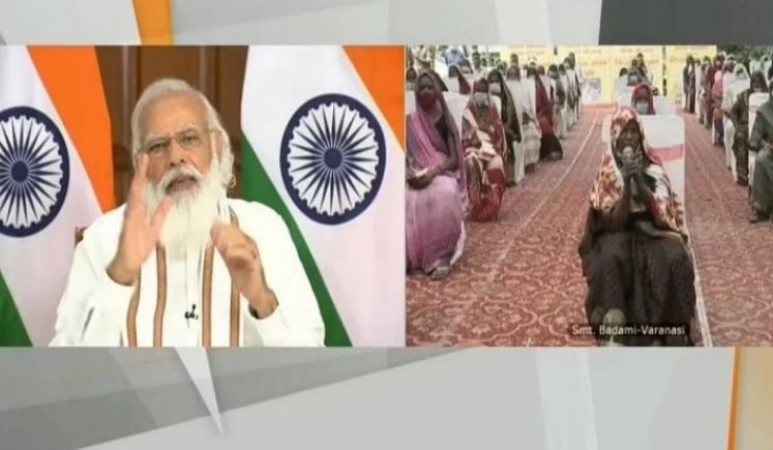 PM Modi querying Anna Yojana beneficiary Badami Devi