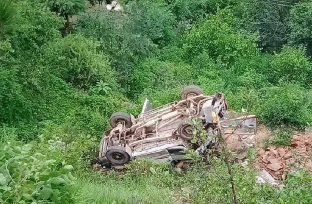 9 students feared dead as School bus rolls down gorge in Tehri Garhwal