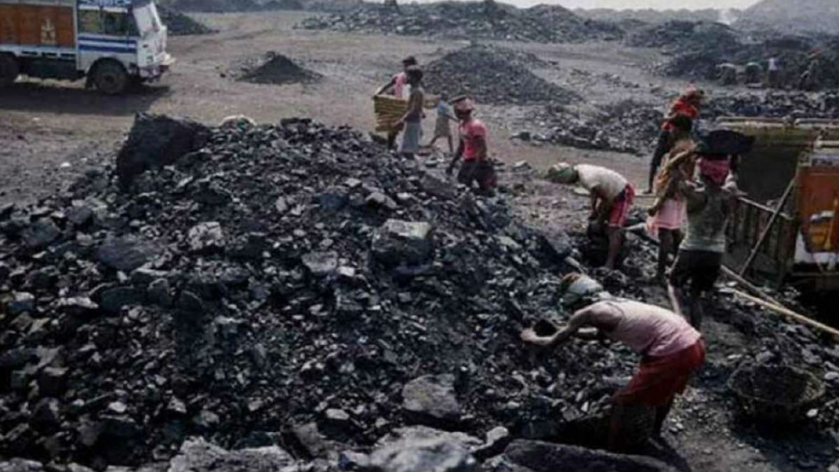 Jharkhand: Explosion during illegal mining, 4 workers seriously injured