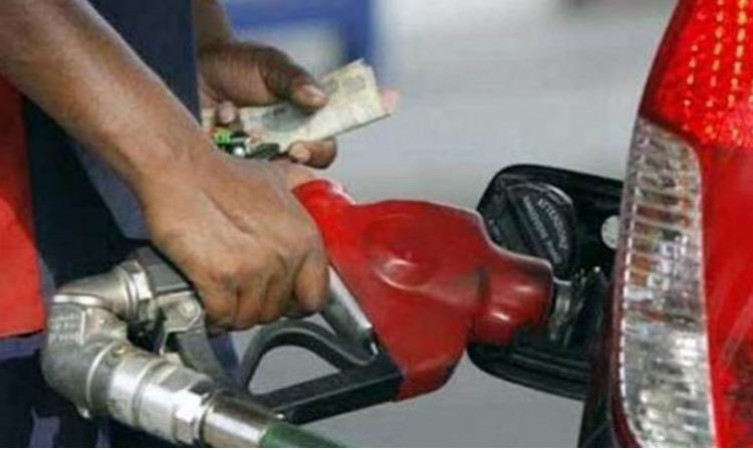 Bike to get 3 litres and car to get only 10 litres, govt orders amid fuel shortage