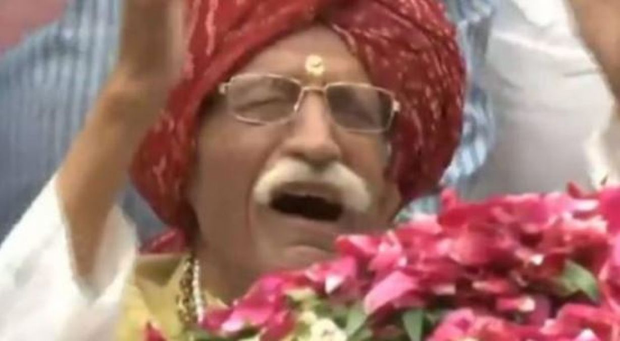 VIDEO:96-year-old Maheshwar Dharampal cries on seeing  Sushma Swaraj's mortal remains