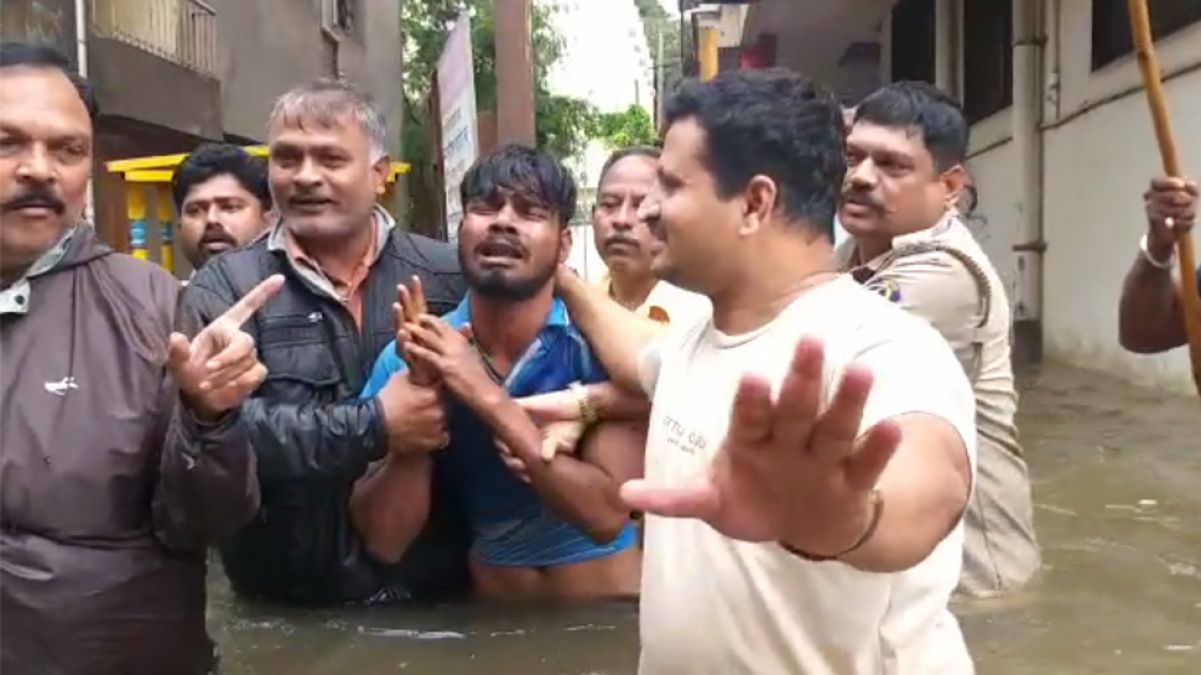 Maharashtra: Floodwaters entered Sangli jail, inmate escaped