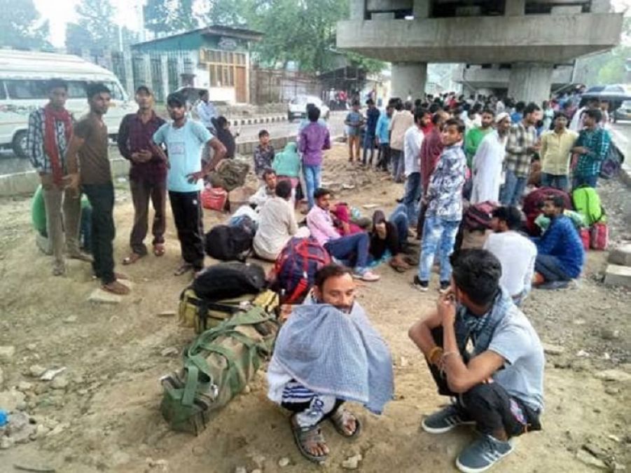 Section 370: Crowds at the bus and railway station of valley, migrants returning