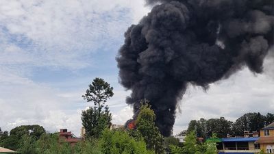 नेपाल: ईमारत में भड़की भीषण आग, करोड़ों की संपत्ति जलकर ख़ाक