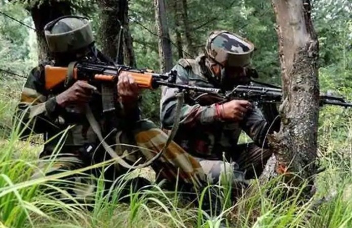 जम्मू कश्मीर: कुलगाम में सुरक्षाबलों और आतंकियों के बीच मुठभेड़, फायरिंग जारी