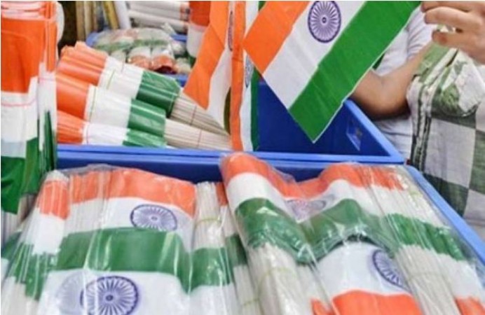 Government tells states to stop using national flags made of plastic