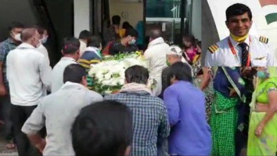 केरल प्लेन क्रैश: मथुरा पहुंचा को-पायलट का पार्थिव शरीर, आज होगा अंतिम संस्कार