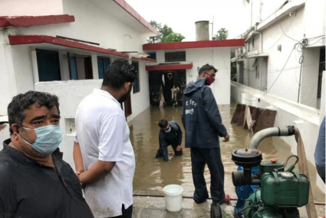 Heavy rainfall creates flood like situation in Dehradun