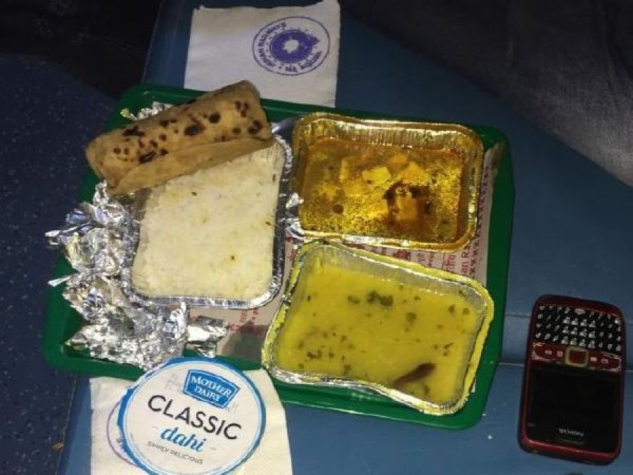 Eating in premium trains can be this much expensive