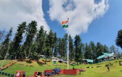 भारतीय सेना ने गुलमर्ग में लहराया 100 फीट ऊंचा राष्ट्र ध्वज