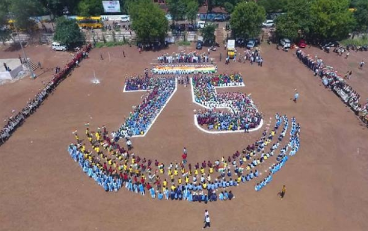 तिरंगा यात्रा में शामिल हुए 5 हजार छात्र-छात्राएं
