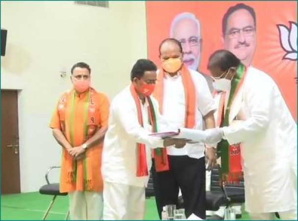 Andhra Pradesh BJP President Somu Veeraraju takes oath