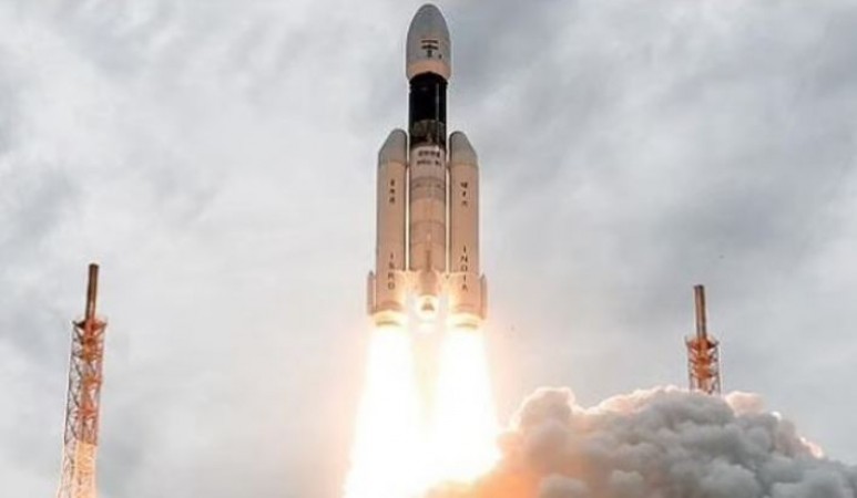 ISRO के मिशन चंद्रयान-२ को बड़ी कामयाबी, चाँद पर मिले पानी के मॉलिक्यूल और हाइड्रॉक्सिल